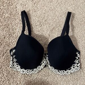 Wacoal Black Bra with Cream Lace Detail Size 34D